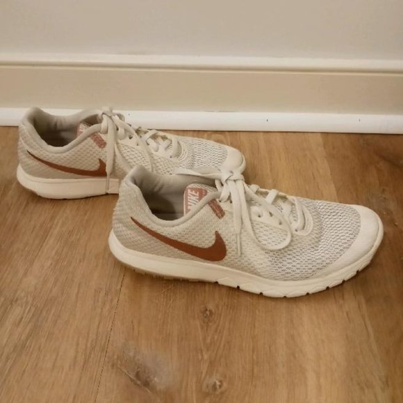 NIke women's Flex Experience size 7 - Picture 5 of 13